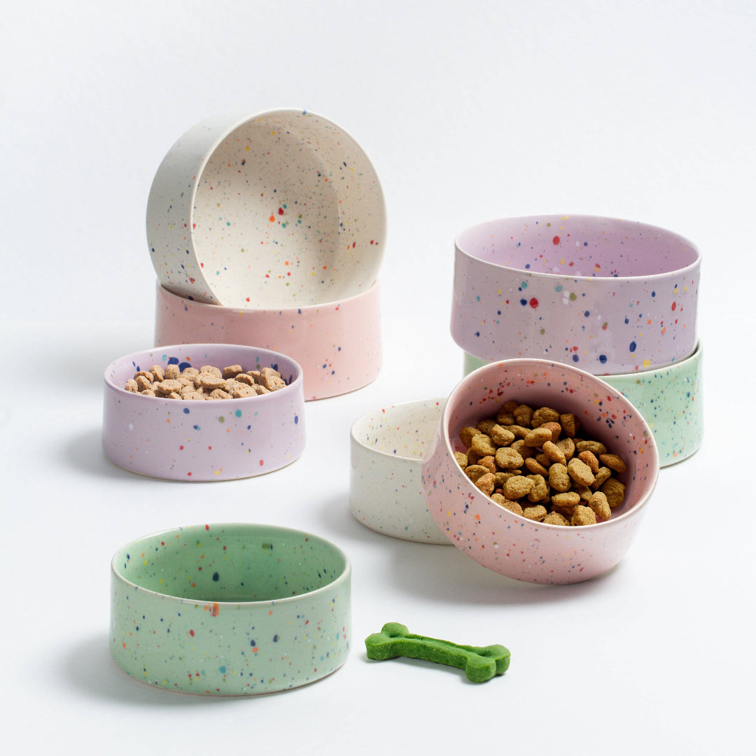 Bunte Futternäpfe